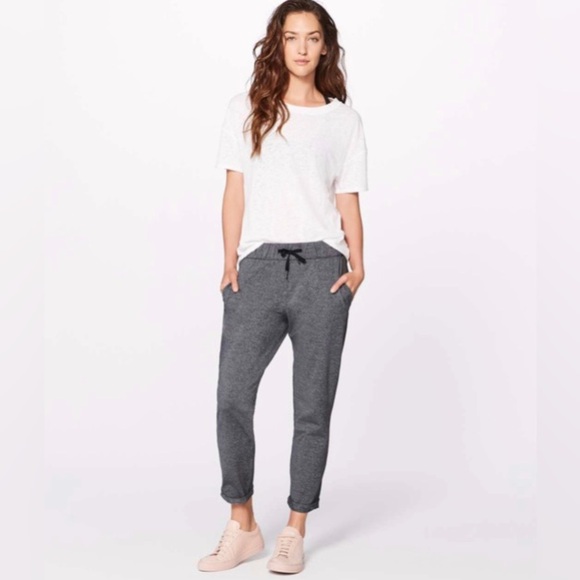Lululemon On The Fly Pant' in Heathered Black Size 6 - Picture 1 of 10